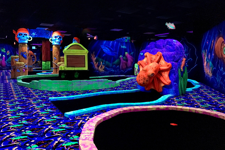 Glowgolf - Minigolf intérieur phosphorescent