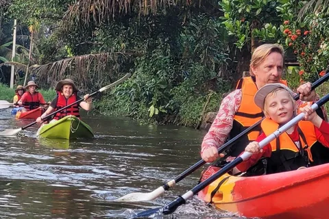 Tour in kayak del villaggio di Backwater all'alba e al tramonto (Kumarakom)