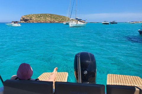 San Antonio: Tour Privado de Barco em Ibiza com Paddle Surf e SnorkelSan Antonio: Passeio de barco de dia inteiro em Ibiza com Paddle surf e Snorkeling