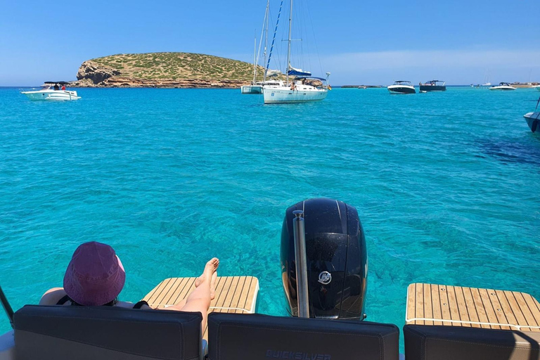 San Antonio: Tour Privado de Barco em Ibiza com Paddle Surf e SnorkelSan Antonio: Passeio de barco de dia inteiro em Ibiza com Paddle surf e Snorkeling