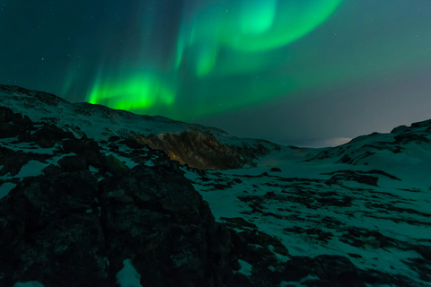 Tromsø: Private Aurora Chase: Personalized Hunt with a Local Group of 1-4 Guests