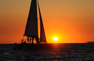 Katamaranfahrt zu den Lavezzi-Inseln bei Sonnenuntergang mit Schnorcheln