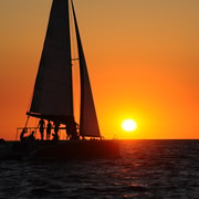 Katamaranfahrt zu den Lavezzi-Inseln bei Sonnenuntergang mit Schnorcheln