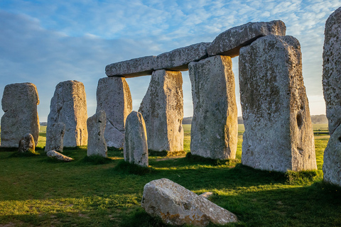 Vanuit Londen: dagtrip naar Stonehenge en Bath met geheime locatieStonehenge en Bath kleine groepstour vanuit Victoria