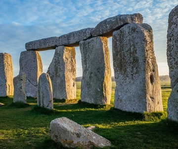 London: Small Group Stonehenge and Bath Tour & Secret Site