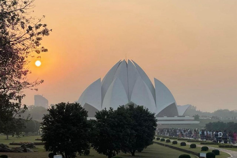 Delhi: Lotus Temple Sunrise Walking Tour with Guide