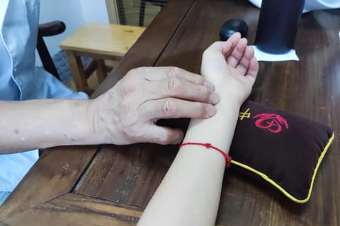 Shanghai: Read Your Body with Traditional Chinese Medicine