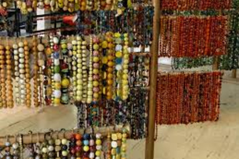 Nairobi: Souvenir Shopping and Historical Half-Day Tour