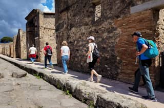 Ab Hafen Neapel: Geführter Rundgang durch Pompeji oder Smart Guide