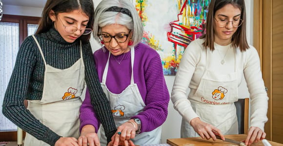 Catania: Pasta & Tiramisu Class at a Local&#39;s Home with Wine