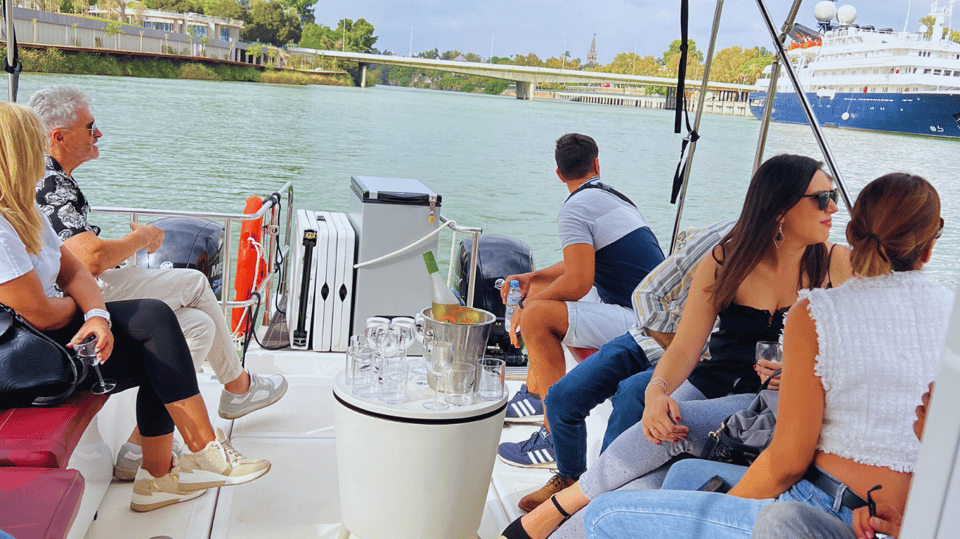 Sevilla, paseo en barco "Las esquinas del Guadalquivir" - Hizvo