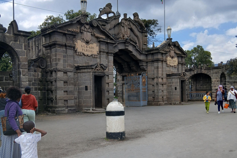 Addis Ababa: Guided City Highlights Tour in English & French