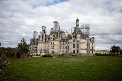 Day Trip to Loire Castles with Seat in coach from Paris