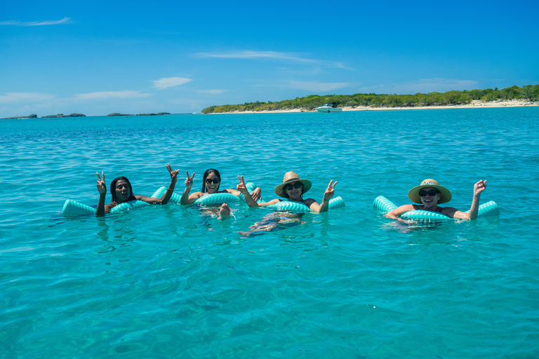 Icacos or Palomino: Luxury Yacht Tour. Snorkeling and Lunch