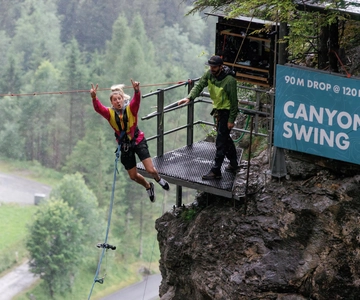 Interlaken: Canyon Swing in Grindelwald