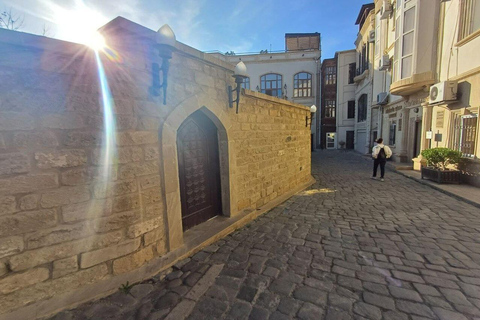 Bakoe Oude Stad Tour door Erfgoed ReizenBakoe Oude Stad Tour