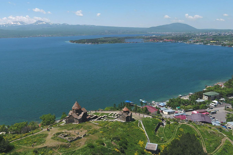 Tbilisi: Armenia Day Trip with Lake Sevan and Yerevan