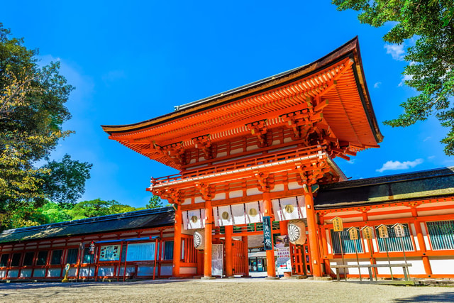 Kyoto: Shimogamo Shrine & Nishiki Market Bus Tour