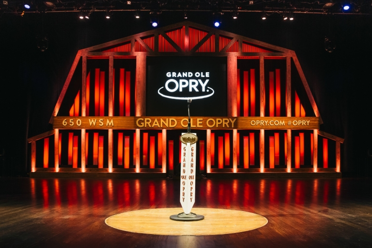Nashville: Grand Ole Opry Show TicketTier 1 Sitzplätze - vor dem Haus