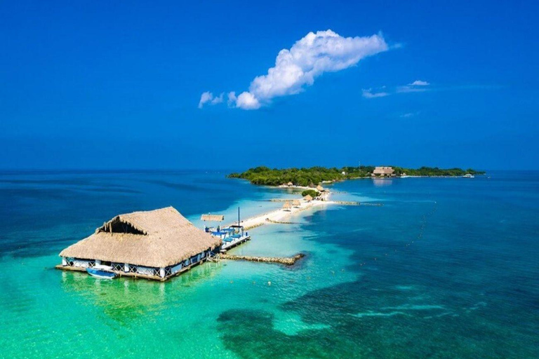 Coveñas: Spend a day on Isla Palma with a pool and beach in the archipelago!