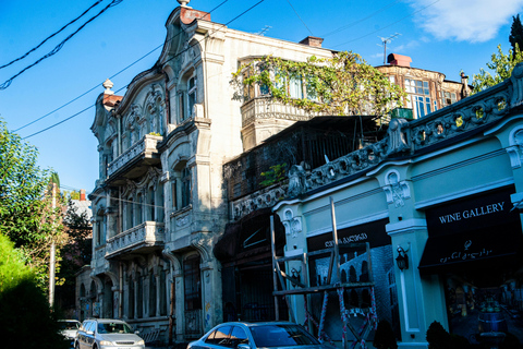 第比利斯：与 Chacha 一起徒步导览法布里卡和 Chughureti英语 - 小型团体之旅 - 3 小时