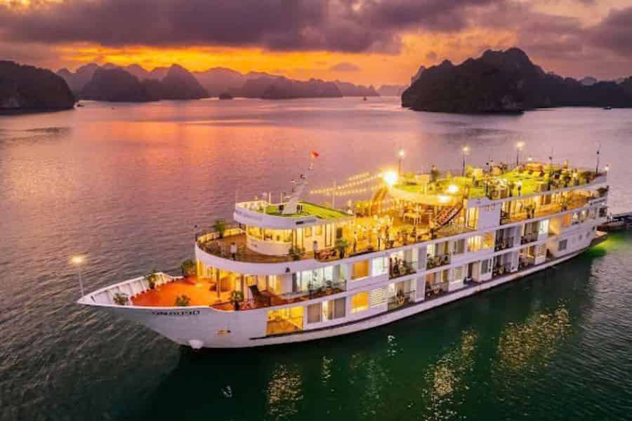 Ab Hanoi: 4-tägige Kreuzfahrt nach Ninh Binh und zur Halong-Bucht mit Balkon. Foto: GetYourGuide Ab Hanoi: 4-tägige Kreuzfahrt nach Ninh Binh und zur Halong-Bucht mit Balkon. Foto: GetYourGuide