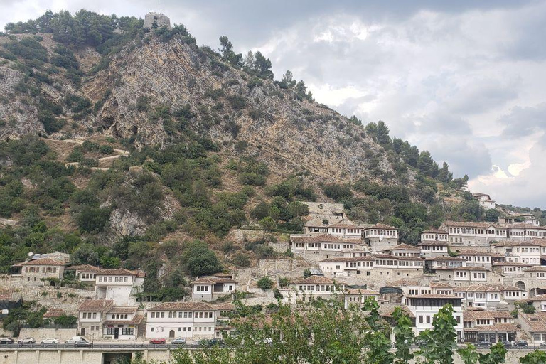 Von Durrës aus: BERAT DAY TOUR - &quot;Stadt der tausend Fenster&quot;