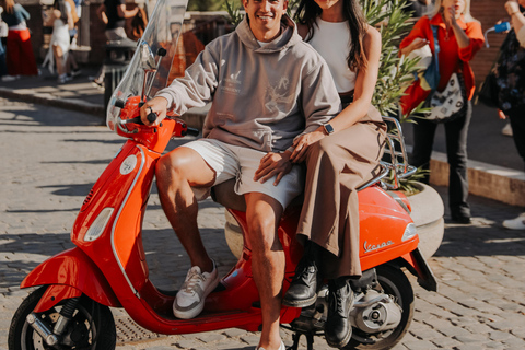 Rome: Vespa Ride in the Streets with Photography Vespa tour