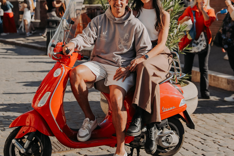 Rome: Vespa Ride in the Streets with Photography Vespa tour