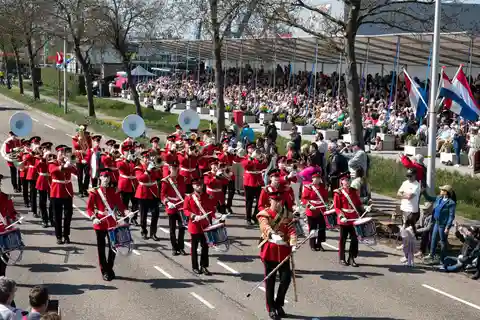 Amsterdam: Dagsutflykt till blomsterparaden och Keukenhof den 18 april