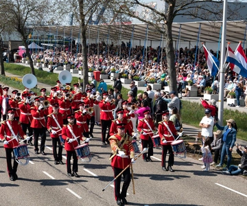 Amsterdam: Dagsutflykt till blomsterparaden och Keukenhof den 18 april