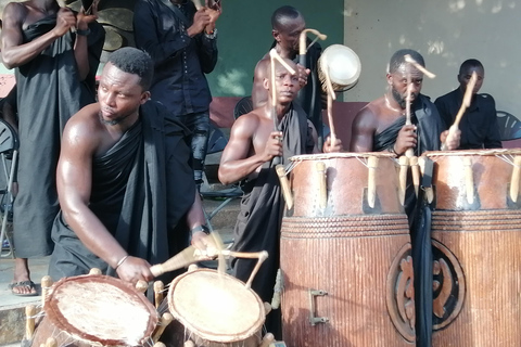 Accra: Kumasi e Cape Coast - Esperienza privata sulla storia dei neriAccra: Kumasi e Cape Coast - Un'esperienza privata alla scoperta della storia dei neri
