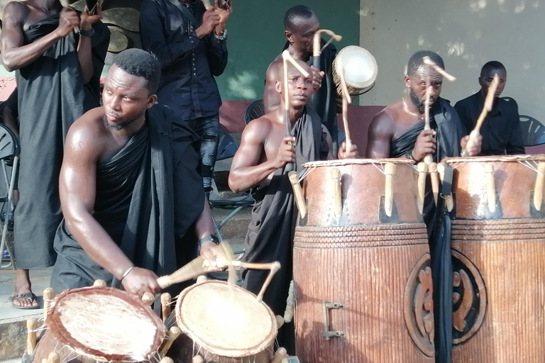 Accra: Kumasi e Cape Coast - Esperienza privata sulla storia dei neriAccra: Kumasi e Cape Coast - Un'esperienza privata alla scoperta della storia dei neri