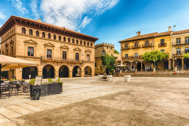 Tour del villaggio spagnolo Poble Espanyol di Barcellona con salta la fila