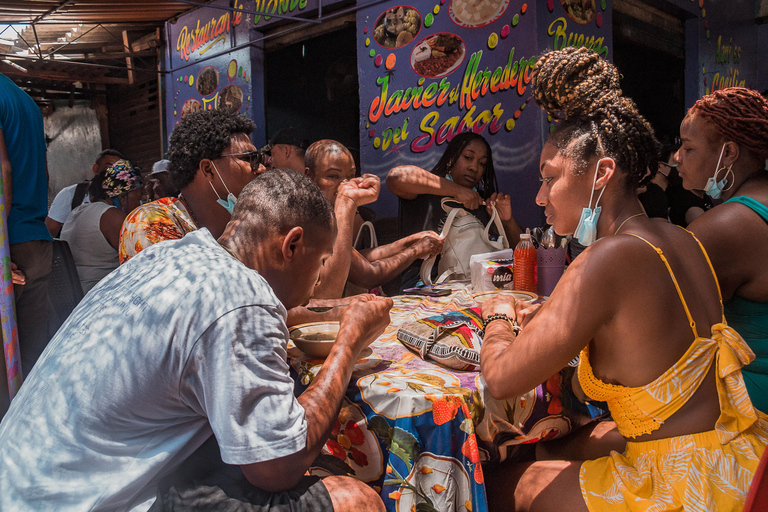 Cartagena: Lunch CARTAGENERA SEA FOOD cooked by native WOMEN