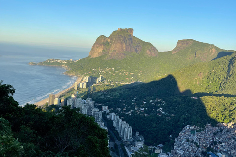 Dois irmãos sunrise hike & drone video