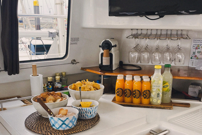 Lisbon: Brunch on Board a Beautiful Catamaran Private