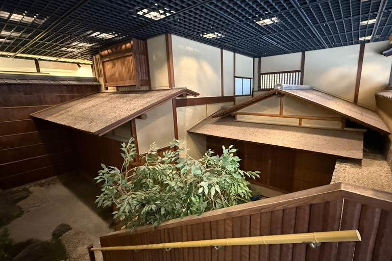 Un'esperienza di lusso che unisce sushi e cerimonia del tè.