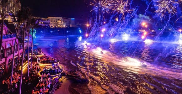 Romantic Dinner with Symphony & Kiss of the Sea Fireworks
