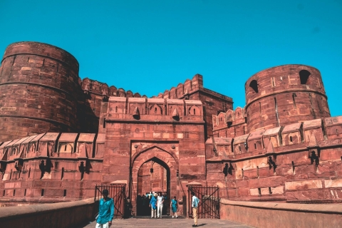 Agra: Visita sin colas al Taj Mahal al amanecer y al Fuerte de AgraRecorrido privado con conductor, coche, comida, entrada y guía turístico