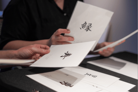 Taller de caligrafía en Kioto: diseña tu logotipo kanji en papel washiTaller de caligrafía en Kioto: diseña tu logotipo kanji en washi