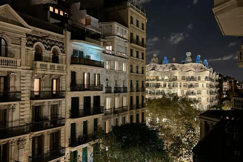 Barcelona: Pubcrawl with VIP Entry to Rooftops and Nightclub