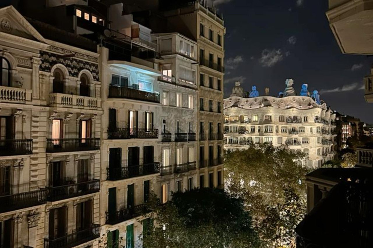 Barcelona: Pubcrawl with VIP Entry to Rooftops and Nightclub