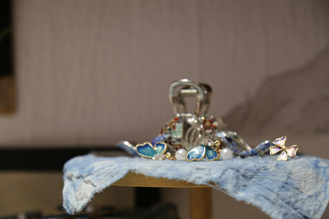 Shanghai: Mother-of-Pearl Jewelry Workshop