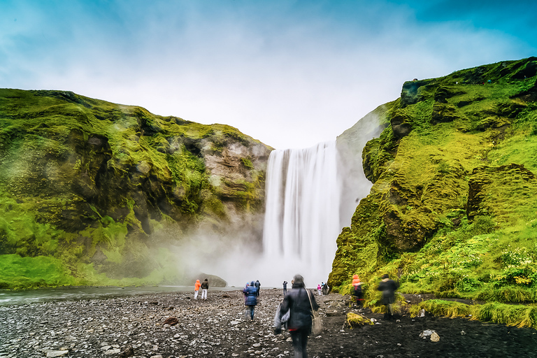 Iceland: Full-Day South Coast, Black Beach &amp; Waterfalls TourGroup Tour with Hotel Pickup and Drop-Off