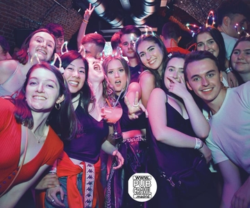 Madrid: Guided Pub Crawl Madrid Experience and Club Entry