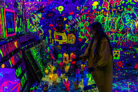 Houston: Private Paint Therapy Experience (Neon Light)