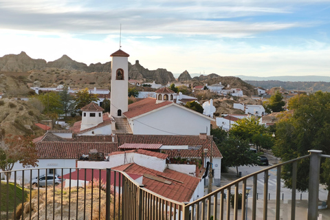 Guadix: Guided tour through Europe's largest cave district Guadix : Visite du plus grand quartier troglodyte d'Europe