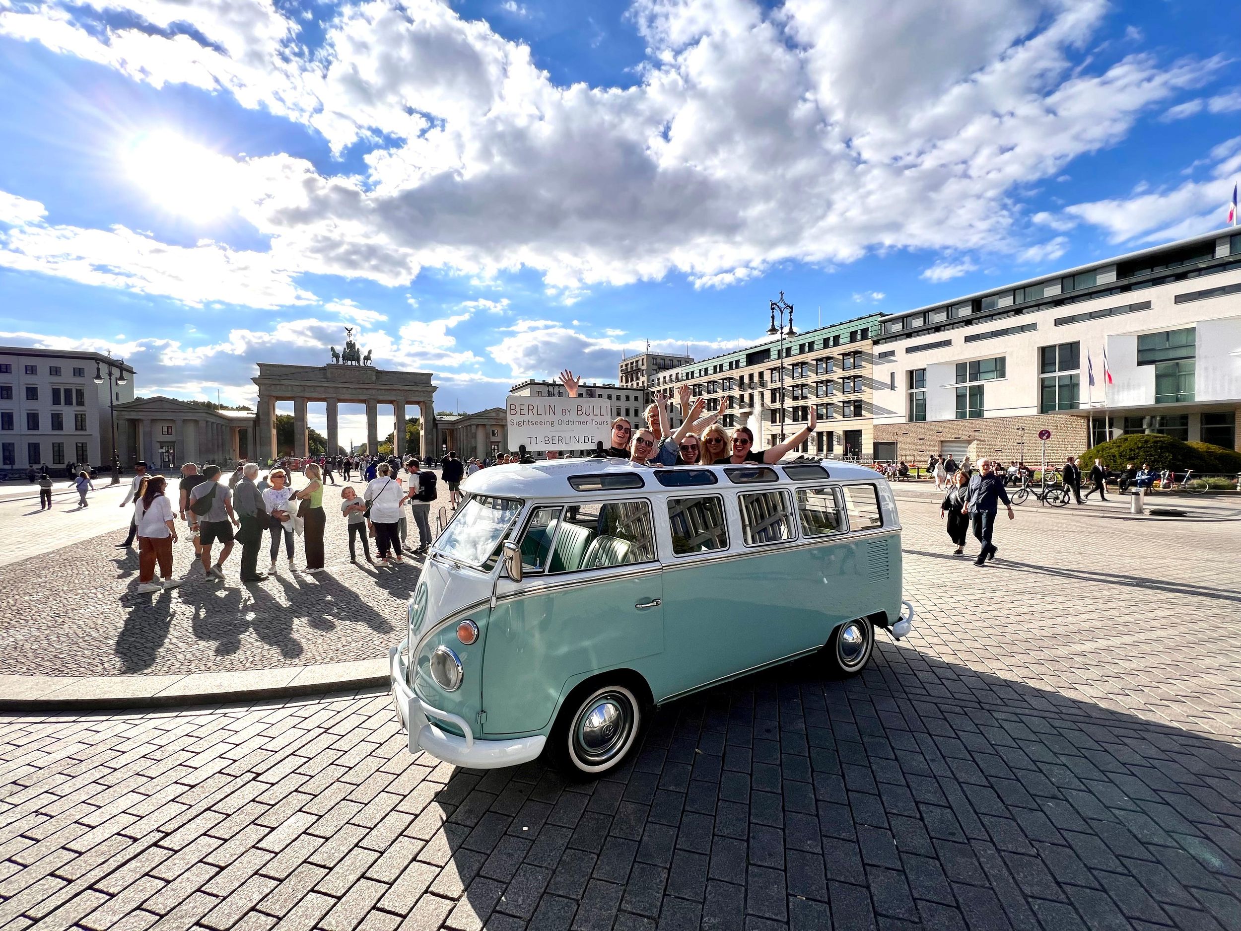 Berlin: Private Sightseeingtour im kultigen Oldtimer-VW-Bus