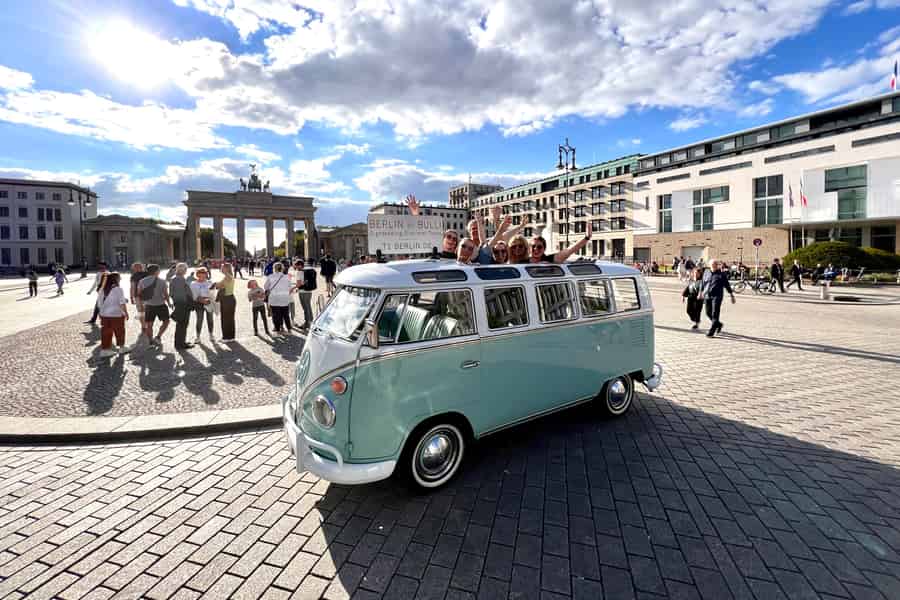Berlin: Private Sightseeingtour im kultigen Oldtimer-VW-Bus. Foto: GetYourGuide